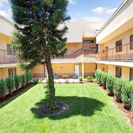 Days Inn & Suites By Wyndham Artesia Eksteriør bilde