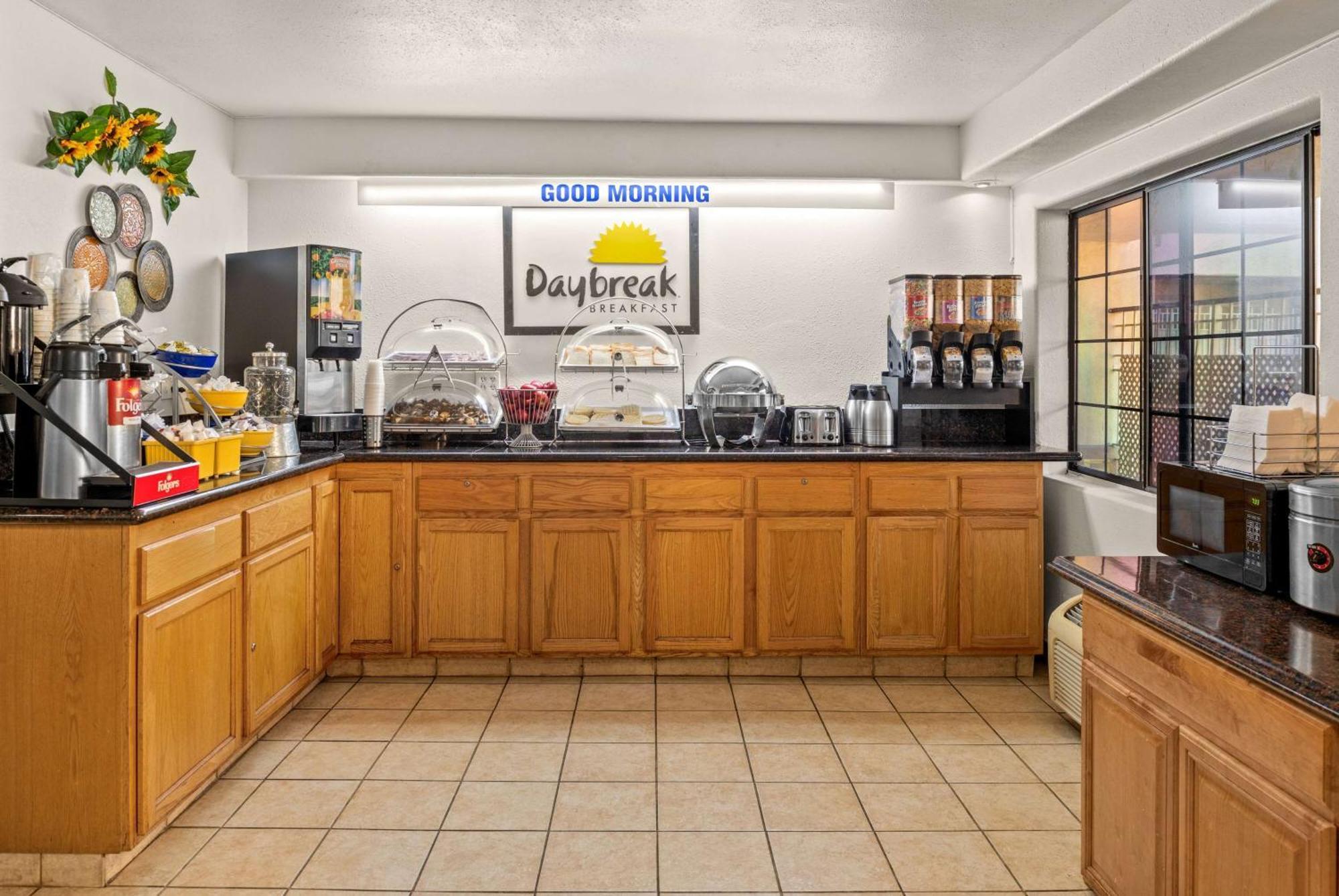 Days Inn & Suites By Wyndham Artesia Eksteriør bilde